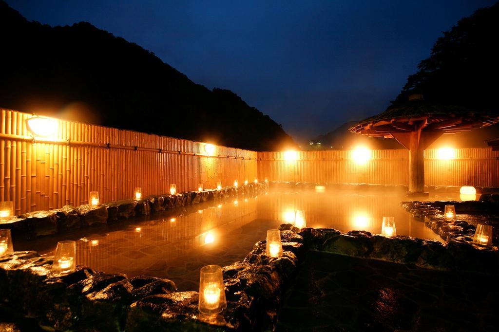 Hotel Kikunoyu Maniwa Екстериор снимка